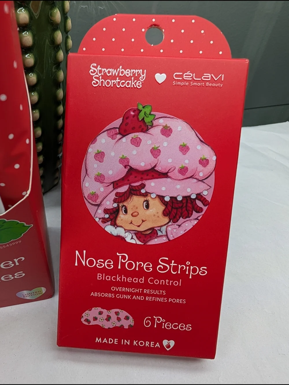 Strawberry Shortcake Make-Up Remover Cleansing Tissues & Nose Pore Strips - Red